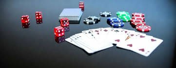 Người dùng Việt Nam chơi game slot online trên điện thoại qua nền tảng 8day